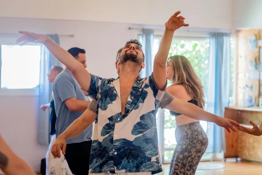 פתיחת הגוף והחזה — לתפוס מקום
